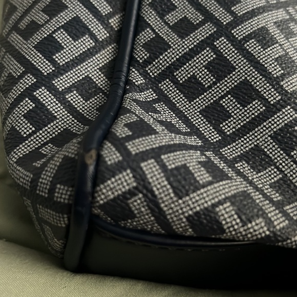 TOMMY HILFIGER Logo Tote Handbag - Picture 7 of 10